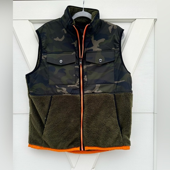 ❤️Micheal Kors Camo Fleece Puffer Vest - Picture 2 of 3